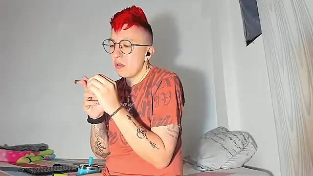 Sexyboy 666 online show from December 19, 2025, 9:49 am