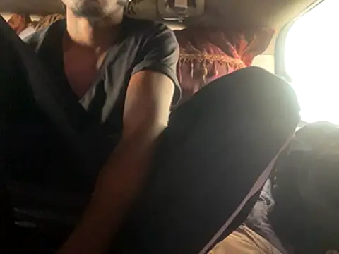 SlimeCrownzOut5 online show from December 5, 2025, 3:09 pm