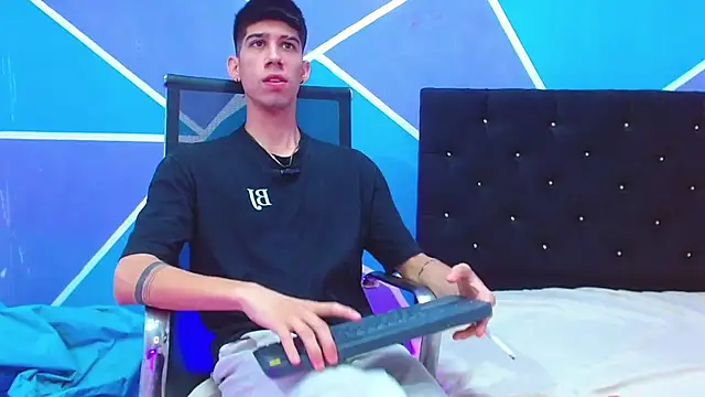 jhony-sex online show from February 7, 2025, 8:55 am