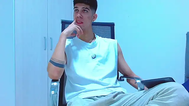 jhony-sex online show from October 28, 2025, 3:43 am