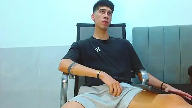 jhony-sex online show from May 3, 2026, 9:48 am