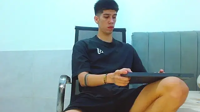 jhony-sex online show from May 8, 2026, 7:14 am