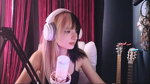 Avi Nile online show from July 28, 2026, 5:47 am