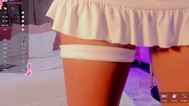 EmmilydelaVega online show from November 3, 2025, 12:50 pm