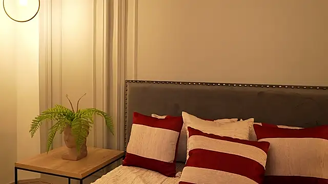 IrisBaker online show from October 21, 2025, 9:26 pm