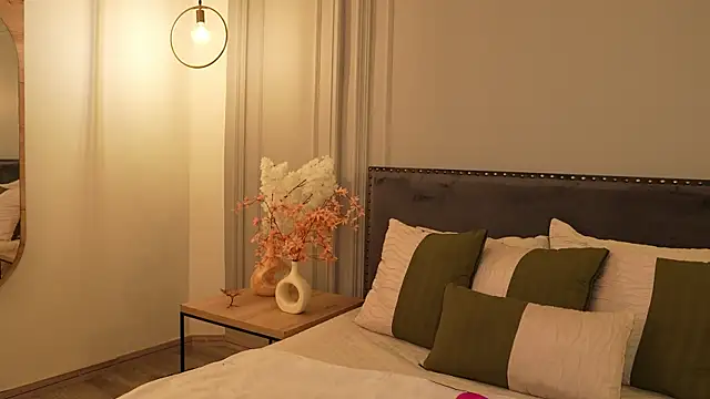 IrisBaker online show from March 19, 2026, 10:03 pm