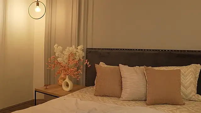 IrisBaker online show from March 25, 2026, 12:16 am