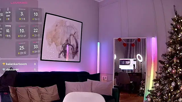 Snapshot of LoryWood chatting on December 19, 2024, 6:56 pm LoryWood online show from December 19, 2024, 6:56 pm