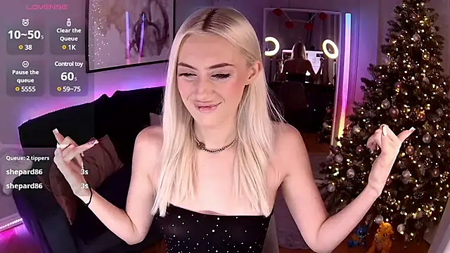 Snapshot of LoryWood chatting on December 26, 2024, 2:48 pm LoryWood online show from December 26, 2024, 2:48 pm