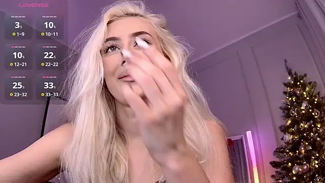 Snapshot of LoryWood chatting on December 31, 2024, 2:47 pm LoryWood online show from December 31, 2024, 2:47 pm