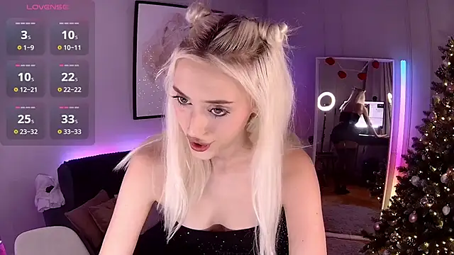 Snapshot of LoryWood chatting on January 16, 2025, 2:41 pm LoryWood online show from January 16, 2025, 2:41 pm