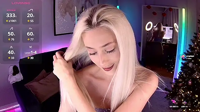 Snapshot of LoryWood chatting on January 17, 2025, 2:50 pm LoryWood online show from January 17, 2025, 2:50 pm