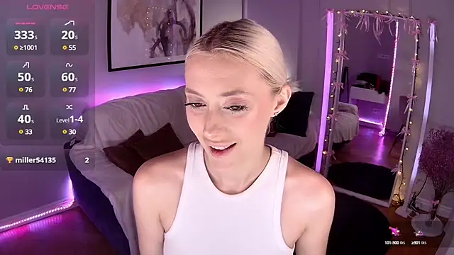 Snapshot of LoryWood chatting on January 30, 2025, 3:29 pm LoryWood online show from January 30, 2025, 3:29 pm