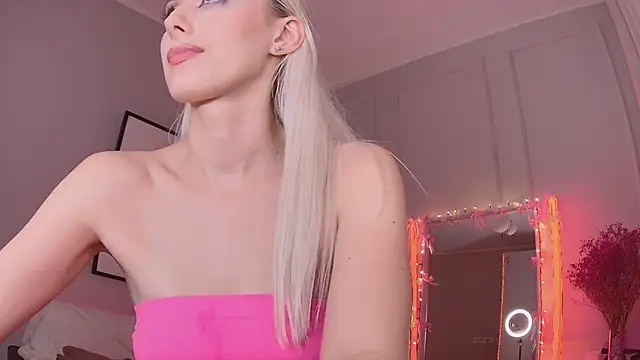 Snapshot of LoryWood chatting on March 6, 2025, 3:24 pm LoryWood online show from March 6, 2025, 3:24 pm