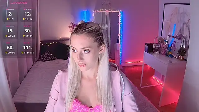 Snapshot of LoryWood chatting on September 11, 2025, 3:01 pm LoryWood online show from September 11, 2025, 3:01 pm