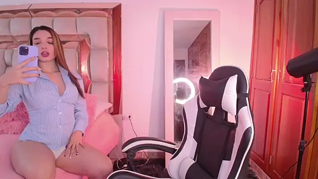 emilyaboott online show from April 16, 2026, 9:15 pm