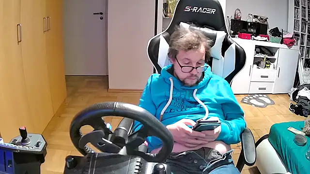 Snapshot of larsgessner30 chatting on October 26, 2025, 9:31 pm larsgessner30 online show from October 26, 2025, 9:31 pm