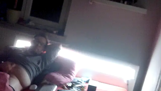 Snapshot of larsgessner30 chatting on February 4, 2026, 1:55 am larsgessner30 online show from February 4, 2026, 1:55 am