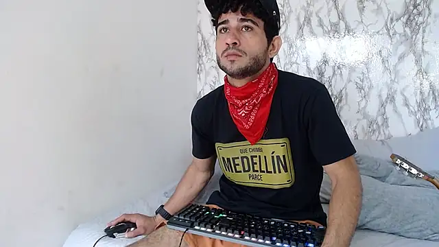 Snapshot of Moon_and_aaron chatting on February 16, 2026, 5:09 pm Moon and aaron online show from February 16, 2026, 5:09 pm