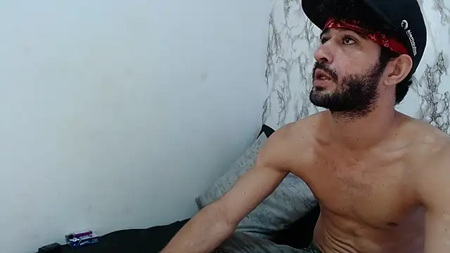 Snapshot of Moon_and_aaron chatting on March 3, 2026, 3:45 am Moon and aaron online show from March 3, 2026, 3:45 am