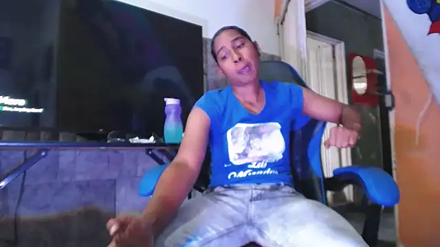 yohatinelly07 online show from September 24, 2025, 9:51 pm