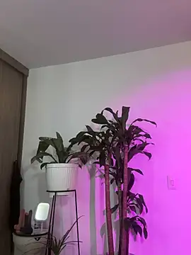 rossth1 online show from September 12, 2025, 3:23 pm