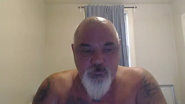 Newfiesausage1972 online show from October 23, 2025, 8:07 pm