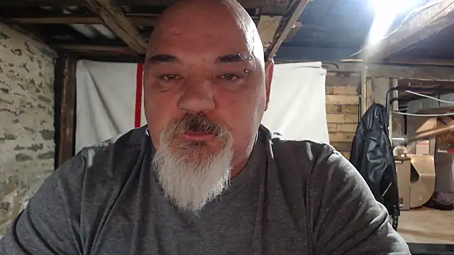 Newfiesausage1972 online show from November 20, 2025, 11:48 pm