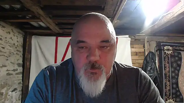 Newfiesausage1972 online show from December 3, 2025, 9:57 pm