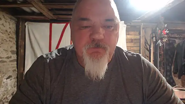 Newfiesausage1972 online show from February 1, 2026, 9:52 am