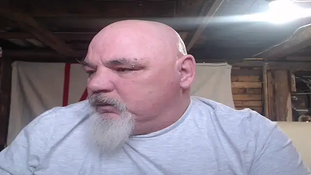 Newfiesausage1972 online show from February 12, 2026, 9:32 pm