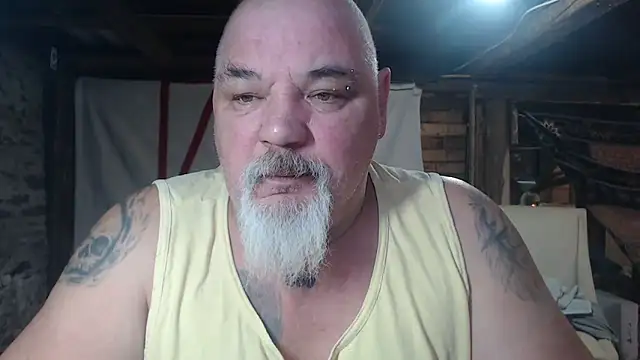 Newfiesausage1972 online show from March 6, 2026, 12:23 pm