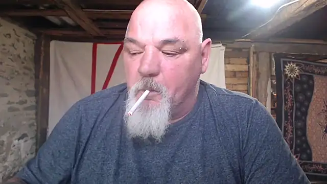 Snapshot of Newfiesausage1972 chatting on April 22, 2026, 2:40 pm Newfiesausage1972 online show from April 22, 2026, 2:40 pm