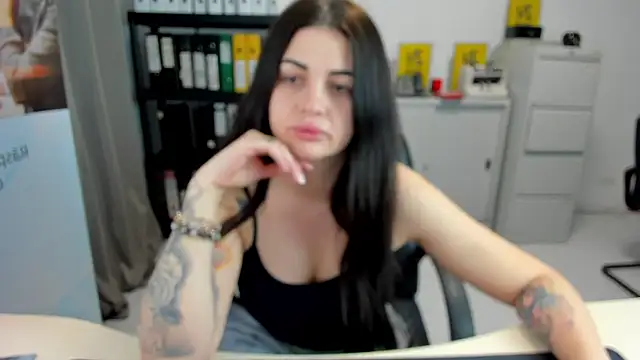 Snapshot of TiffanySweet chatting on December 20, 2024, 7:28 pm TiffanySweet online show from December 20, 2024, 7:28 pm