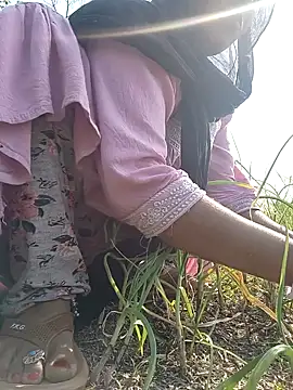 Snapshot of Simaran_bhabhi chatting on February 7, 2025, 9:05 am Simaran bhabhi online show from February 7, 2025, 9:05 am