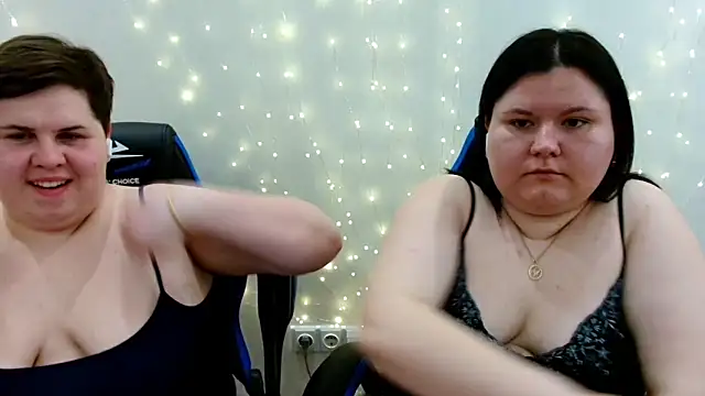 Snapshot of BeckyAndHellen chatting on April 27, 2026, 10:08 pm BeckyAndHellen online show from April 27, 2026, 10:08 pm