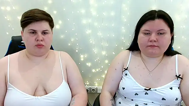 Snapshot of BeckyAndHellen chatting on May 12, 2026, 10:56 am BeckyAndHellen online show from May 12, 2026, 10:56 am