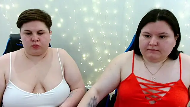 Snapshot of BeckyAndHellen chatting on May 15, 2026, 1:07 pm BeckyAndHellen online show from May 15, 2026, 1:07 pm
