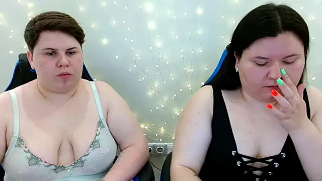 BeckyAndHellen online show from July 3, 2026, 8:10 am