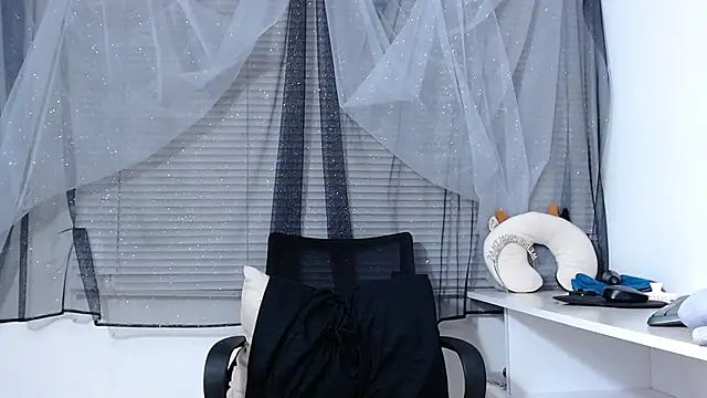 Abril Bianchi online show from December 29, 2024, 7:53 pm