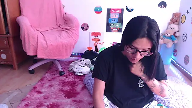 Yaumiko online show from March 9, 2025, 4:22 pm