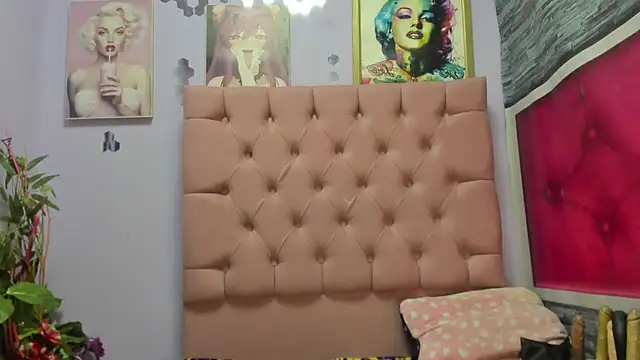 Yaumiko online show from November 14, 2025, 12:48 pm