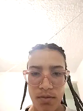 Yaumiko online show from April 8, 2026, 11:32 am