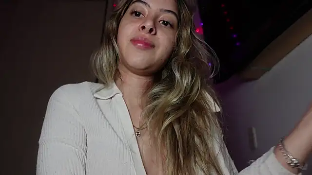 tinysofia  online show from September 18, 2025, 11:51 pm