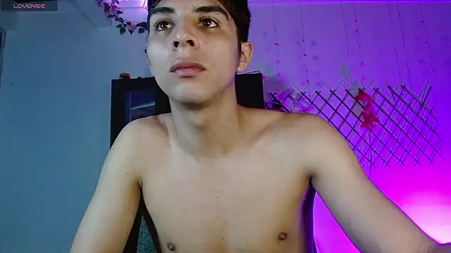 Snapshot of justin_alexxx chatting on December 6, 2024, 7:34 pm justin alexxx online show from December 6, 2024, 7:34 pm