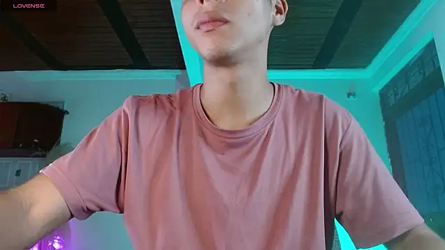 Snapshot of justin_alexxx chatting on January 31, 2025, 6:25 pm justin alexxx online show from January 31, 2025, 6:25 pm