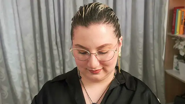 Ximenna Cruz online show from March 26, 2026, 5:18 pm