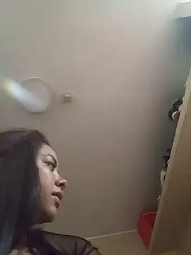 Snapshot of EAAM1 chatting on November 5, 2025, 4:56 am EAAM1 online show from November 5, 2025, 4:56 am