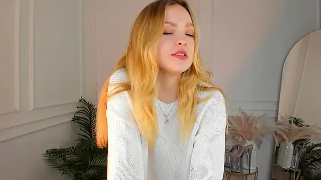 stay with alice online show from November 24, 2025, 1:44 pm