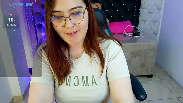 Snapshot of conniejames_m chatting on June 2, 2026, 11:01 am conniejames m online show from June 2, 2026, 11:01 am